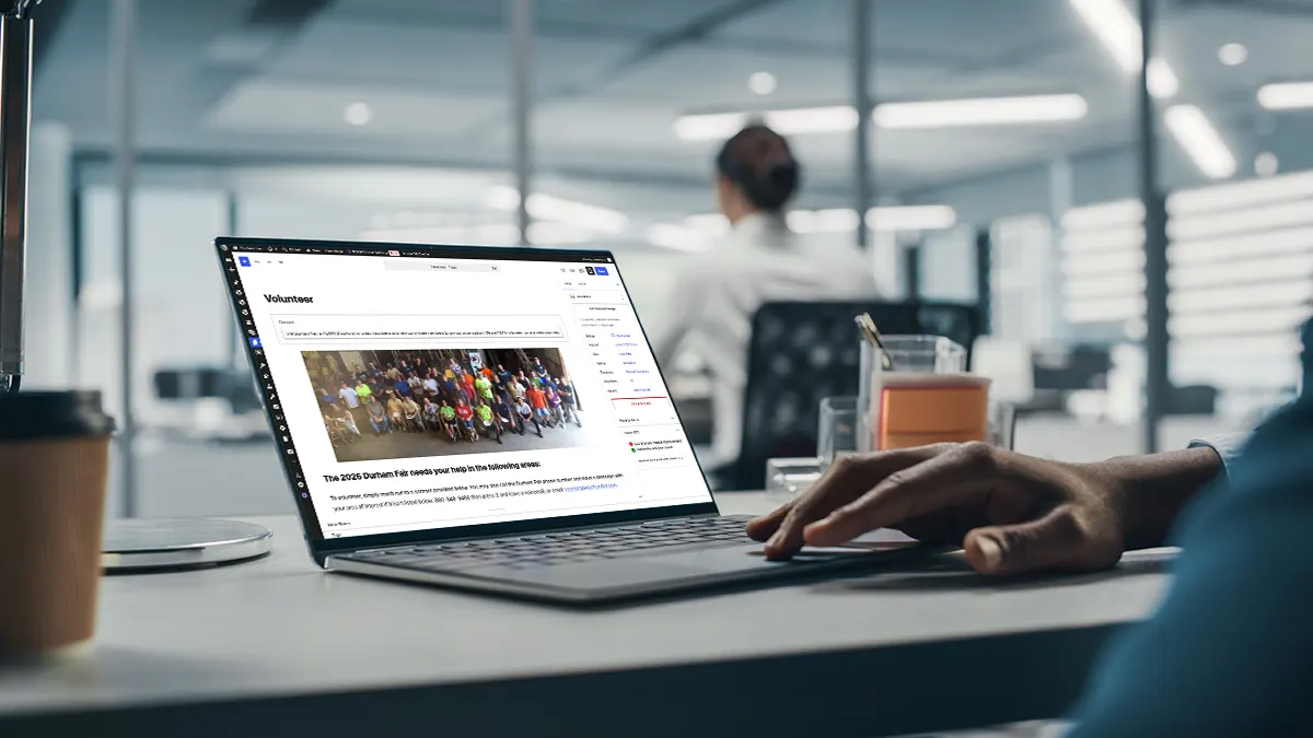 Person making updates to a website using an editor within a CMS.
